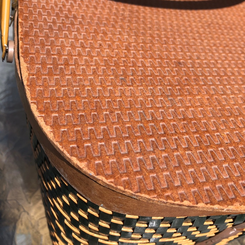 Vintage 1970s Picnic Basket Woven Wicker Metal Handles Hunter Green - Picture 7 of 14